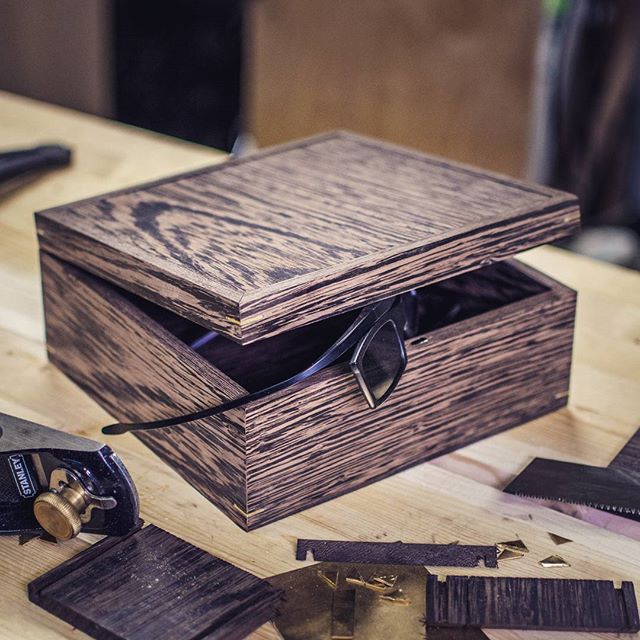 Box for 3D glasses #wenge #brass #diy #garaaz #woodworking