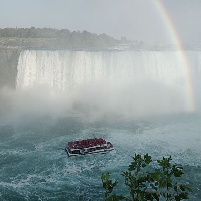 Niagara #somuchwater #niagarafalls #canada #rainbow